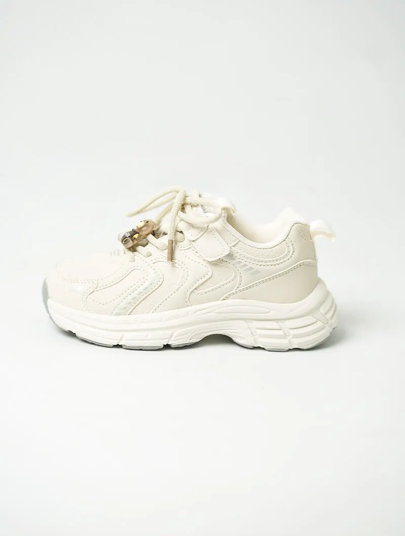 Baskets lacées et scratchées